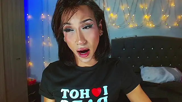 Snapshot of Kenisha_Sweet chatting on February 4, 5:10 am Kenisha Sweet online show from February 4, 5:10 am