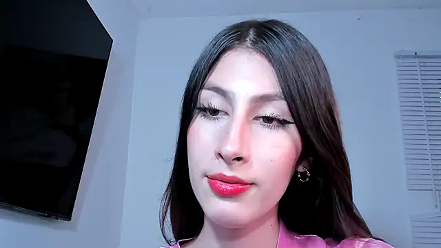 Snapshot of valeria_gonzales_ chatting on December 5, 10:06 pm valeria gonzales online show from December 5, 10:06 pm