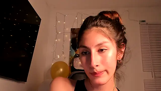 Snapshot of valeria_gonzales_ chatting on December 19, 12:13 am valeria gonzales online show from December 19, 12:13 am