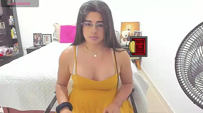 Snapshot of Khalifa_Gold chatting on February 5, 6:02 am Khalifa Gold online show from February 5, 6:02 am