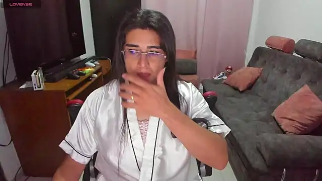 Snapshot of Khalifa_Gold chatting on February 14, 6:56 am Khalifa Gold online show from February 14, 6:56 am