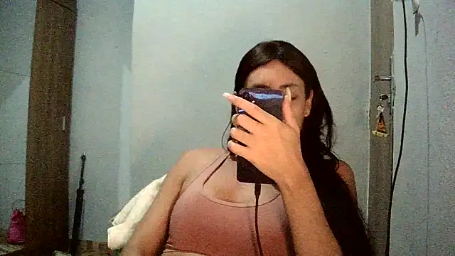 Snapshot of AlexiaDuucan chatting on October 9, 2:13 am AlexiaDuucan online show from October 9, 2:13 am