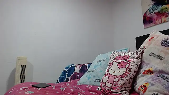 Snapshot of aleera_starxx982 chatting on February 21, 12:49 am aleera starxx982 online show from February 21, 12:49 am