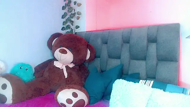 Snapshot of little_star_porn chatting on March 11, 8:52 am little star porn online show from March 11, 8:52 am