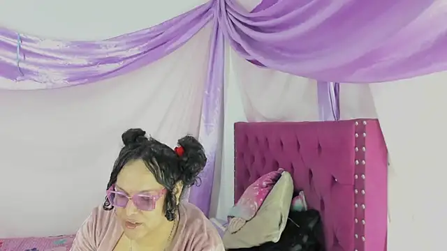 Snapshot of sirenadirtysexxx chatting on September 19, 7:41 pm sirenadirtysexxx online show from September 19, 7:41 pm