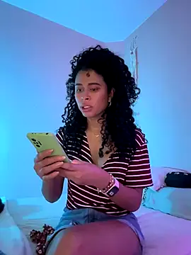 Snapshot of GabriSaenz chatting on December 4, 1:25 pm GabriSaenz online show from December 4, 1:25 pm