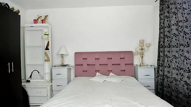 Snapshot of dollpamela chatting on December 20, 2:16 pm dollpamela online show from December 20, 2:16 pm