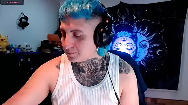 Marieblueeyes online show from February 8, 4:25 am