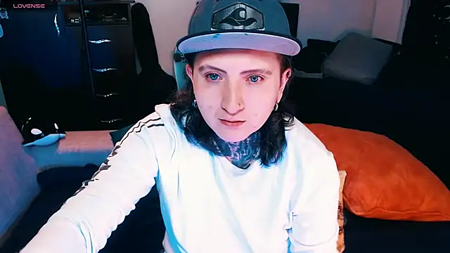 Marieblueeyes online show from October 1, 2:23 am