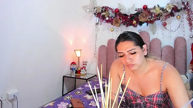 ISABELLASSMITH online show from December 4, 7:33 am