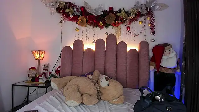 ISABELLASSMITH online show from January 4, 8:37 pm