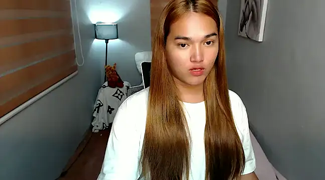 Snapshot of MoaningKylie chatting on December 7, 4:42 pm MoaningKylie online show from December 7, 4:42 pm