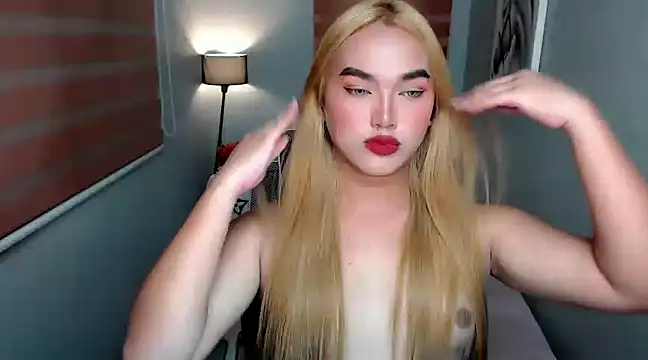 Snapshot of MoaningKylie chatting on January 18, 3:46 am MoaningKylie online show from January 18, 3:46 am