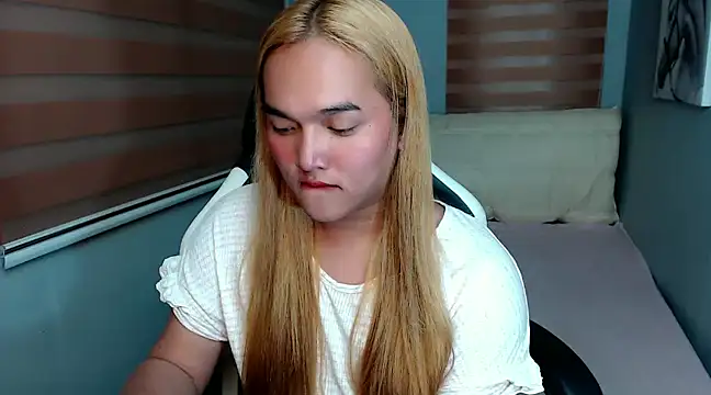 Snapshot of MoaningKylie chatting on January 26, 11:17 am MoaningKylie online show from January 26, 11:17 am