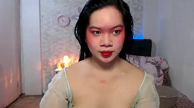 Snapshot of Hebefemme chatting on December 19, 3:19 pm Hebefemme online show from December 19, 3:19 pm