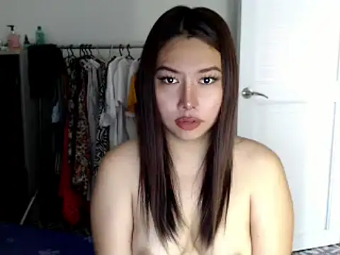 Snapshot of urqueendominant chatting on February 6, 1:05 am urqueendominant online show from February 6, 1:05 am