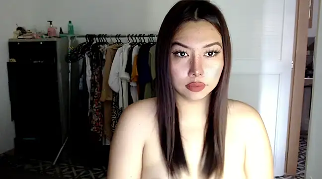 Snapshot of urqueendominant chatting on February 8, 1:00 am urqueendominant online show from February 8, 1:00 am