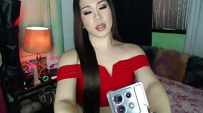 Snapshot of elise_bloom69 chatting on January 23, 4:27 pm elise bloom69 online show from January 23, 4:27 pm