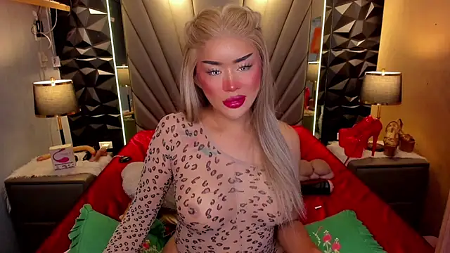 Snapshot of QuiinMollyXxX chatting on September 12, 4:12 pm QuiinMollyXxX online show from September 12, 4:12 pm