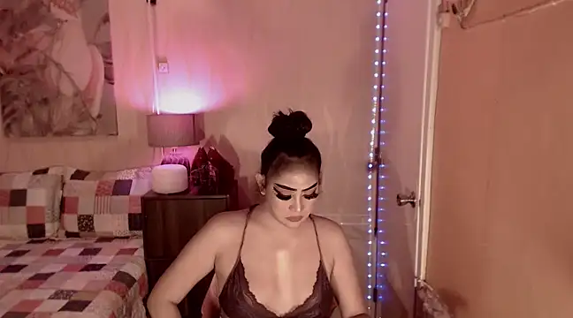 Snapshot of Biancafoxie chatting on February 19, 6:44 am Biancafoxie online show from February 19, 6:44 am
