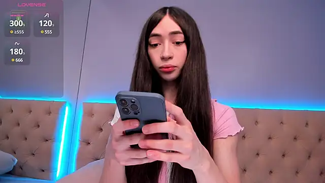 Snapshot of NickieRainer chatting on December 15, 10:28 am NickieRainer online show from December 15, 10:28 am