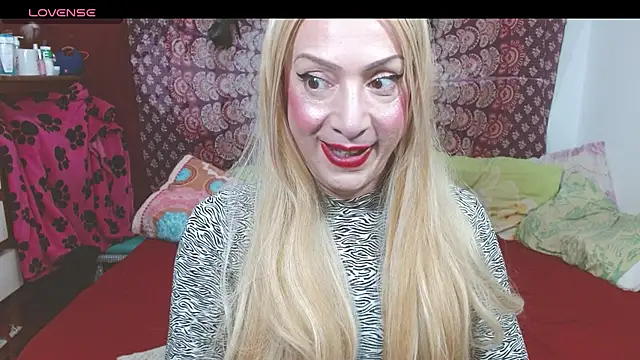 Snapshot of elena_evans chatting on January 26, 2:14 am elena evans online show from January 26, 2:14 am