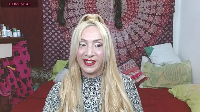 Snapshot of elena_evans chatting on February 10, 9:47 pm elena evans online show from February 10, 9:47 pm