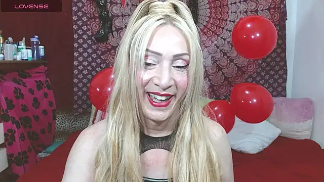 Snapshot of elena_evans chatting on February 17, 5:43 pm elena evans online show from February 17, 5:43 pm