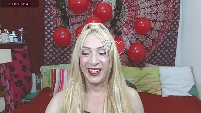 Snapshot of elena_evans chatting on February 20, 1:25 am elena evans online show from February 20, 1:25 am