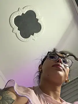 Samantha Bernardo online show from May 31, 8:34 am