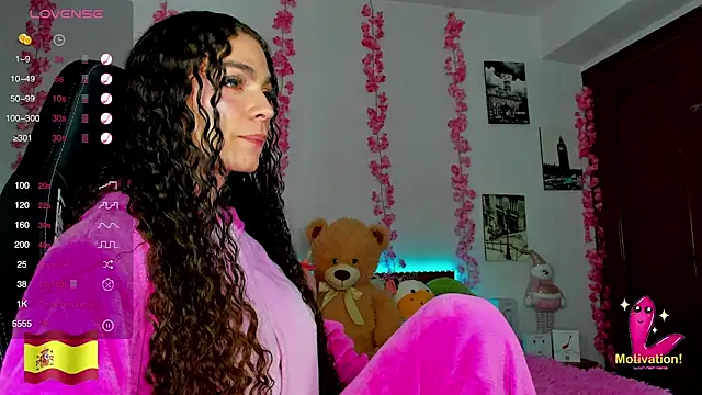 Snapshot of gabrielatafur_ chatting on December 14, 1:17 am gabrielatafur online show from December 14, 1:17 am