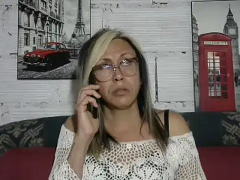 Snapshot of divahot08 chatting on December 7, 6:21 pm divahot08 online show from December 7, 6:21 pm