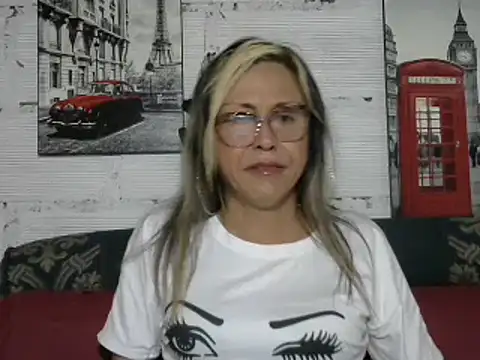 Snapshot of divahot08 chatting on January 6, 7:02 pm divahot08 online show from January 6, 7:02 pm