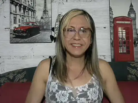 Snapshot of divahot08 chatting on January 9, 10:52 am divahot08 online show from January 9, 10:52 am