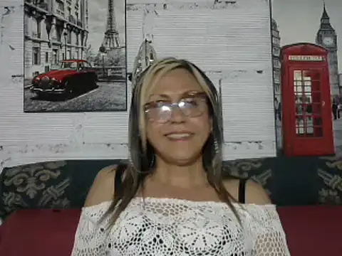 Snapshot of divahot08 chatting on January 13, 9:42 pm divahot08 online show from January 13, 9:42 pm
