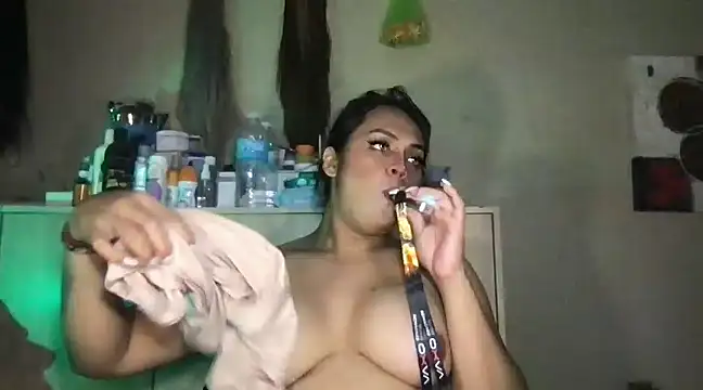 Snapshot of _MissKhimberlyXxx_ chatting on March 5, 7:56 am MissKhimberlyXxx online show from March 5, 7:56 am