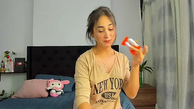 Snapshot of AndreaStivens chatting on October 5, 11:33 am AndreaStivens online show from October 5, 11:33 am