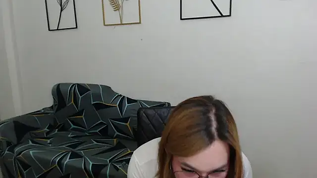 Snapshot of AmazingLuchie chatting on February 14, 5:41 am AmazingLuchie online show from February 14, 5:41 am