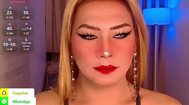 QUEEN GIAMOORE69 online show from December 13, 10:23 pm