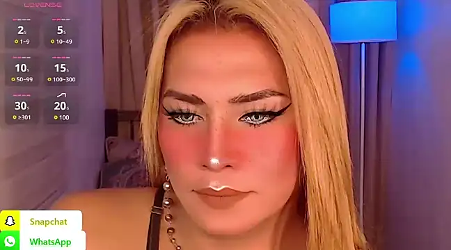 QUEEN GIAMOORE69 online show from December 14, 9:24 pm