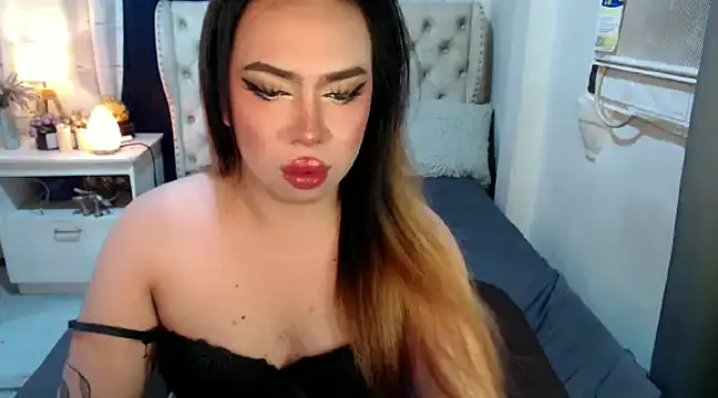 Snapshot of RebecaNextToYou chatting on December 11, 5:15 pm RebecaNextToYou online show from December 11, 5:15 pm