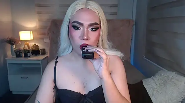 Snapshot of RebecaNextToYou chatting on March 6, 5:18 pm RebecaNextToYou online show from March 6, 5:18 pm