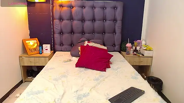 Snapshot of Keilyn_Hot_ chatting on February 24, 12:52 am Keilyn Hot online show from February 24, 12:52 am