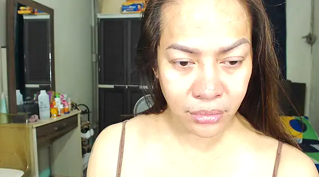 Snapshot of HugeKatarinaTS chatting on February 15, 1:05 pm HugeKatarinaTS online show from February 15, 1:05 pm