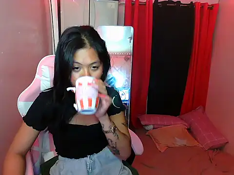 Snapshot of young_salsalita chatting on February 11, 2:57 pm young salsalita online show from February 11, 2:57 pm