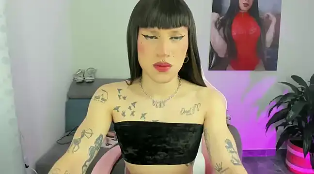 Snapshot of queenramoona-hot chatting on December 9, 9:16 pm queenramoona-hot online show from December 9, 9:16 pm