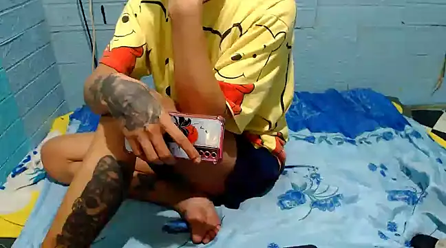 Snapshot of AsianNaughtiesMistress chatting on January 15, 11:21 am AsianNaughtiesMistress online show from January 15, 11:21 am