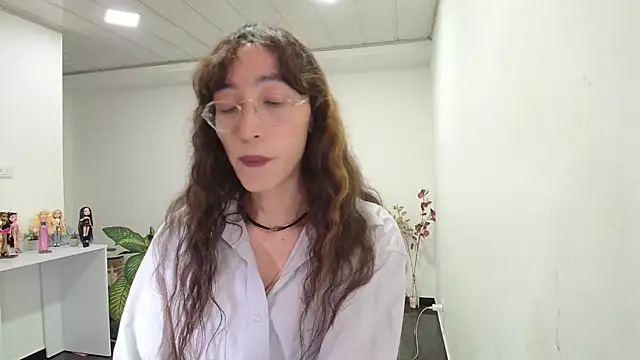 Snapshot of NicoleCortez chatting on March 18, 4:33 am NicoleCortez online show from March 18, 4:33 am