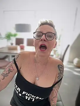 Snapshot of German_Milf chatting on February 19, 2:01 pm German Milf online show from February 19, 2:01 pm
