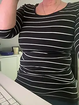 Snapshot of German_Milf chatting on February 28, 10:20 am German Milf online show from February 28, 10:20 am